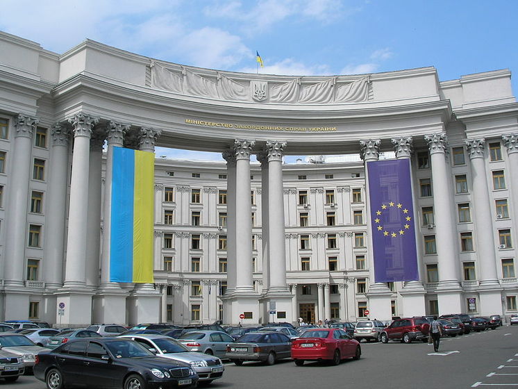 МИД Украины: Около сотни украинских политзаключенных остаются за решеткой в России