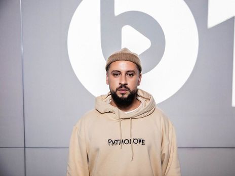 Monatik поделился снимками сыновей на пляже