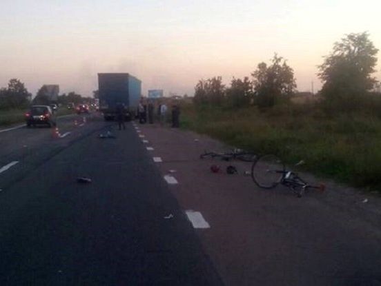 Водитель фуры, сбивший велосипедистов под Киевом, уснул за рулем – СМИ