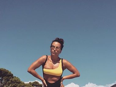 Ани Лорак продемонстрировала фигуру в купальнике