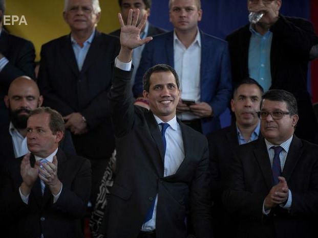 ﻿Гуайдо вдалося потрапити в парламент Венесуели і скласти присягу