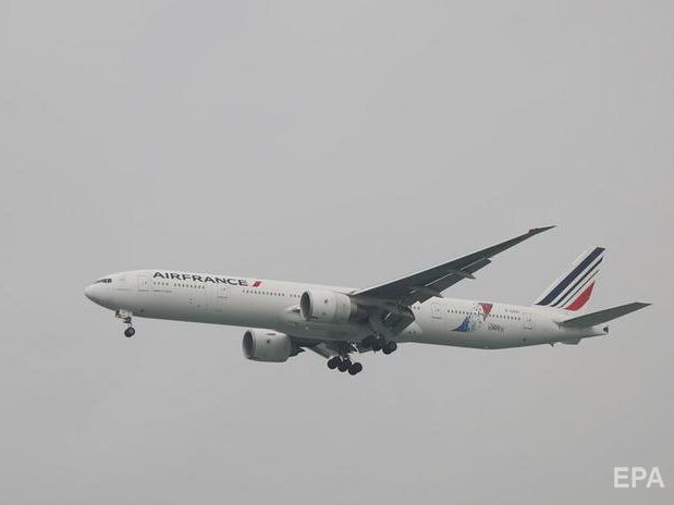 В самолете Air France нашли тело подростка