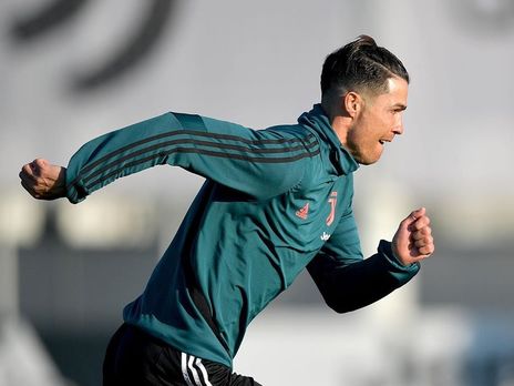 Роналду показал мускулистое тело