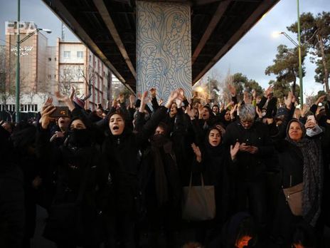 В Тегеране вспыхнули протесты из-за трагедии с рейсом МАУ