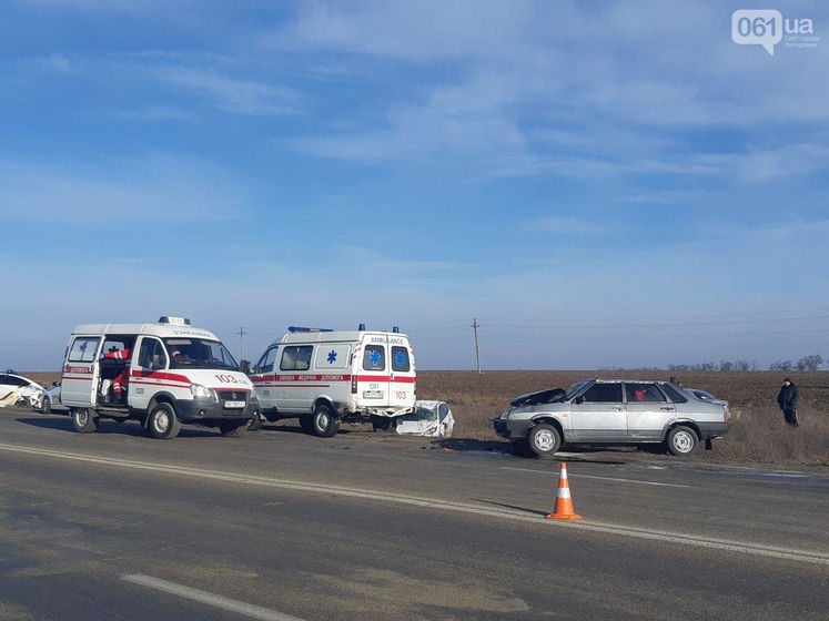 В Запорожской области произошло массовое ДТП с двумя авто полиции и машиной скорой помощи