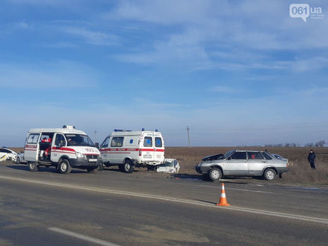 ﻿У Запорізькій області сталася масова ДТП із двома авто поліції і машиною швидкої допомоги