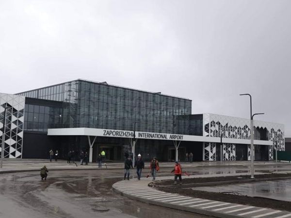 СБУ проводит обыски в аэропорту Запорожья