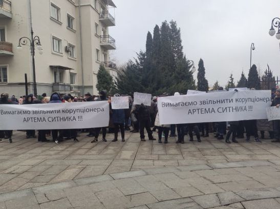 ﻿На акції в Києві вимагали звільнити викритого в корупції Ситника з посади глави НАБУ