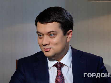 ﻿Разумков: Мама, звісно, пишається мною. Дуже сильно переживає. Їй свого часу вистачило тата