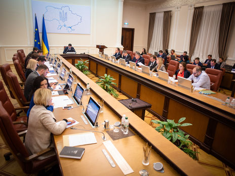 ﻿Кабмін України опублікував зарплати членів уряду за 2019 рік
