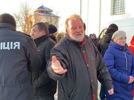 ﻿Волинський священник УПЦ МП проник у храм ПЦУ. Після приїзду поліції він зістрибнув із дзвіниці та зламав ногу
