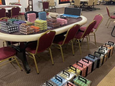 Полиция в Киеве изъяла фишек на 300 млн грн в подпольном покерном клубе