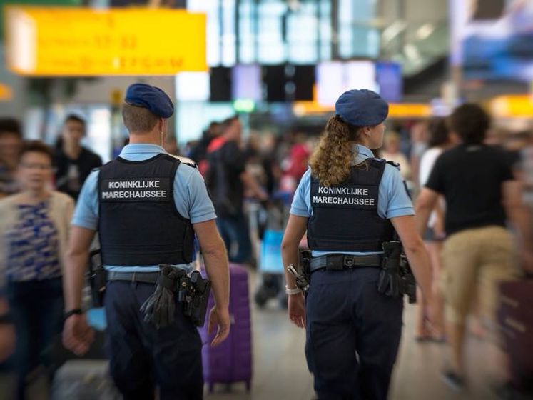 ﻿В аеропорту в Нідерландах затримали українця, якого підозрюють у жорстокому поводженні з дитиною