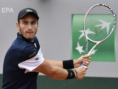 Французский теннисист попросил болгерл очистить ему банан во время игры Australian Open. Судья сказал, что она не рабыня