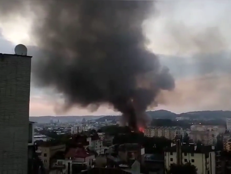 Во Львове горело здание бывшей воинской части