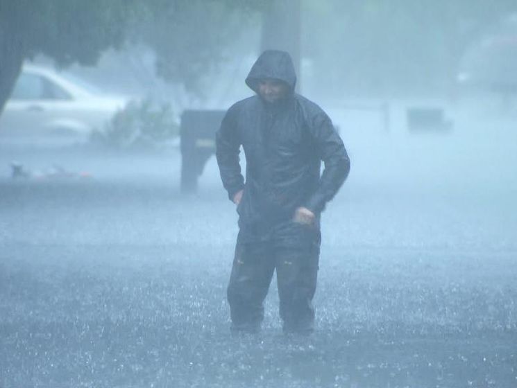 На Флориду впервые за 11 лет обрушился мощный ураган