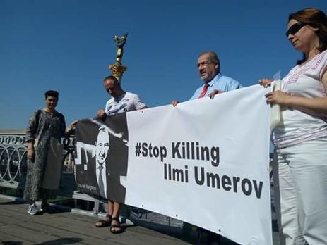 В Киеве прошла акция в поддержку Умерова. Фоторепортаж