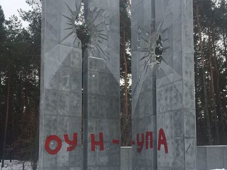 Групу зловмисників вважають винною в оскверненні пам'яток у Київській та Львівській областях