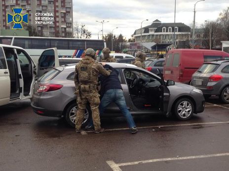 В Ровно трое человек пытались продать 56 кг ртути – СБУ