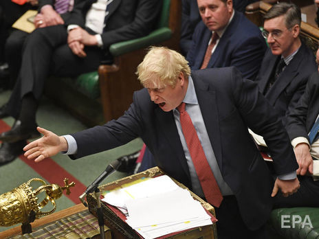 Джонсон показал в Twitter, как подписывал соглашение о Brexit