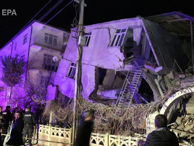 ﻿У Туреччині стався землетрус магнітудою 6,8, загинуло щонайменше 15 осіб