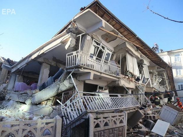 Число жертв землетрясения в Турции возросло до 21, более 1 тыс. человек пострадали
