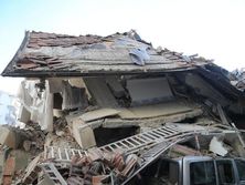 В Турции произошло землетрясение магнитудой 6,8, есть погибшие. Фоторепортаж