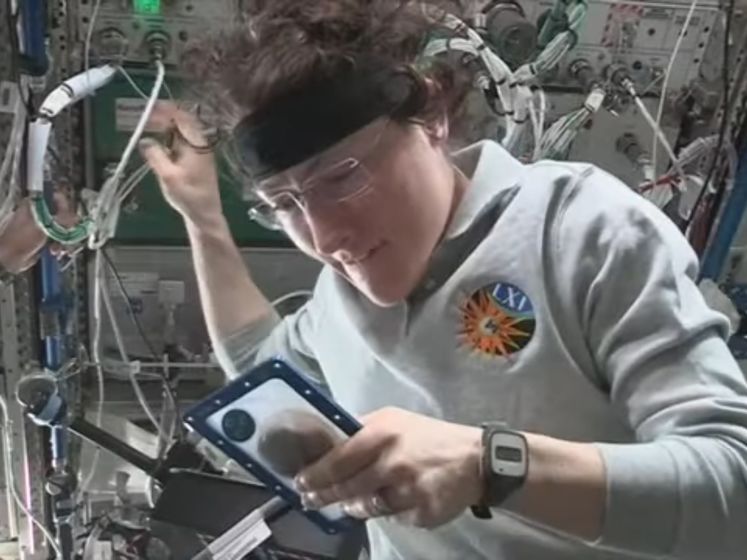 ﻿Астронавти спекли печиво на МКС. Це перша їжа, приготована в космосі