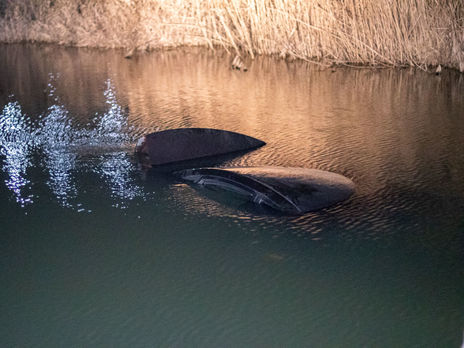 В Киевской области автомобиль с ребенком в салоне упал в реку, мальчик в реанимации