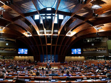 В Страсбурге стартовала зимняя сессия ПАСЕ, в РФ приостановили следствие в отношении украинских военных моряков. Главное за день