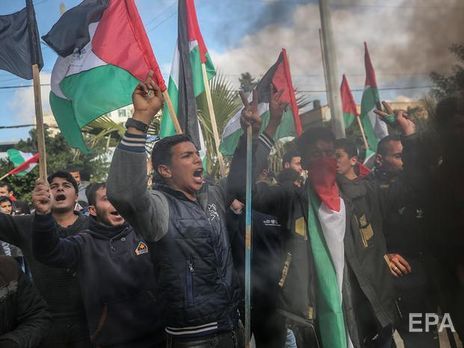 Палестинцы вышли на акции протеста из-за 