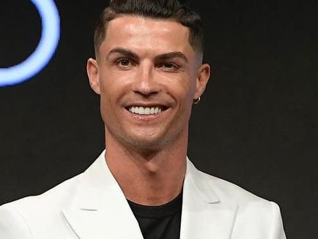 Роналду поделился снимком празднования дня рождения своей жены