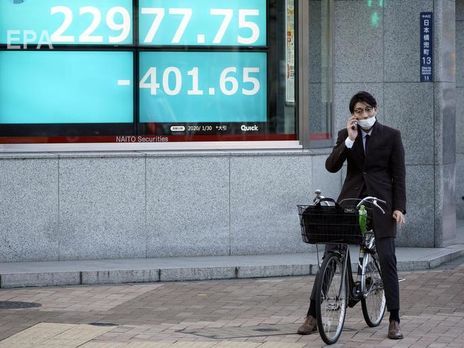 За нежелание лечиться от коронавируса в Китае начнут наказывать