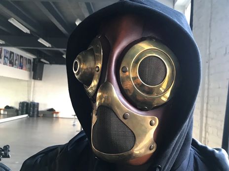 ﻿У кліпі Zayn показали маски українського дизайнера Bob Basset. Відео