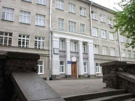 Департамент образования Москвы опроверг информацию об увольнении директора школы, где педагог совращал школьниц – СМИ