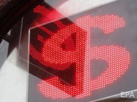 Гривна к доллару подешевела до 24,92 грн/$