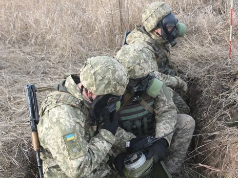 Сутки на Донбассе. Шесть обстрелов боевиков, ранен украинский военный