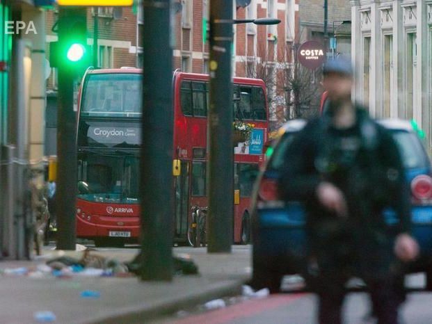 Мужчина, напавший на прохожих в Лондоне, недавно освободился из тюрьмы. Его осудили за терроризм – СМИ