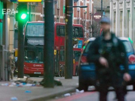Мужчина, напавший на прохожих в Лондоне, недавно освободился из тюрьмы. Его осудили за терроризм – СМИ