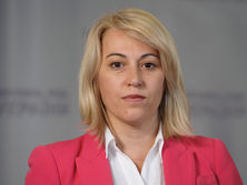 Верховна Рада звільнила міністерку розвитку громад Бабак