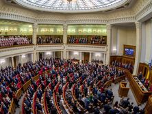 Законопроєкт про скорочення кількості нардепів ухвалено в першому читанні, Бабак пішла у відставку. Головне за день