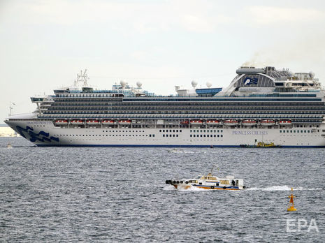 ﻿Симптоми коронавірусної інфекції виявили у 10 осіб на борту круїзного лайнера, що стоїть на карантині в Японії