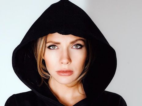 Дочь Сумской Паперная примерила образ платиновой блондинки