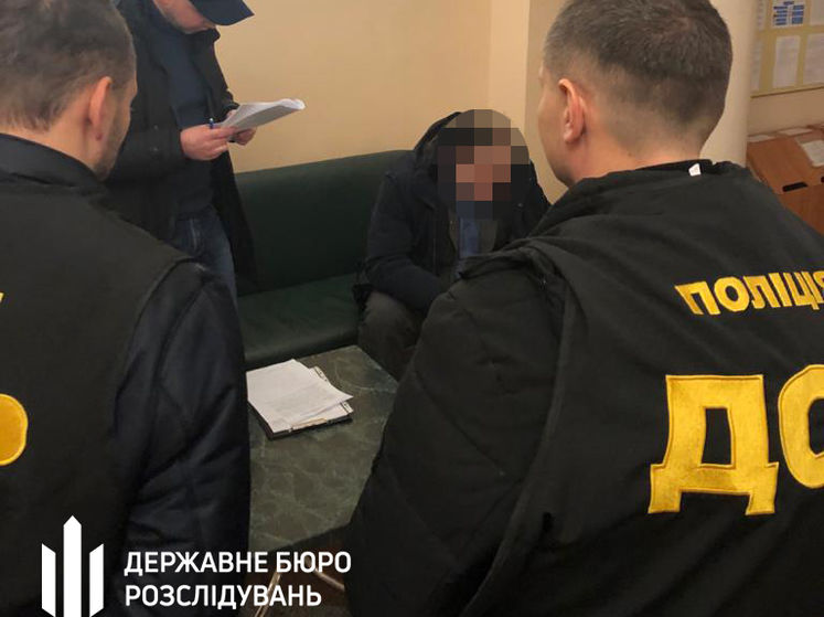 Чиновника секретариата Кабмина задержали на взятке в 2 млн грн