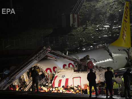 ﻿У Стамбулі зазнав аварії пасажирський літак, на борту якого було понад 177 осіб. Фоторепортаж