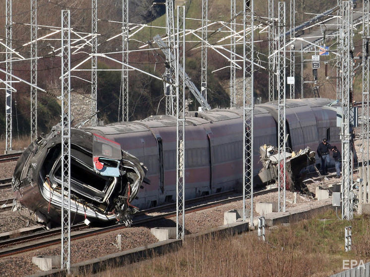﻿В Італії швидкісний потяг зійшов із рейок, двоє загиблих