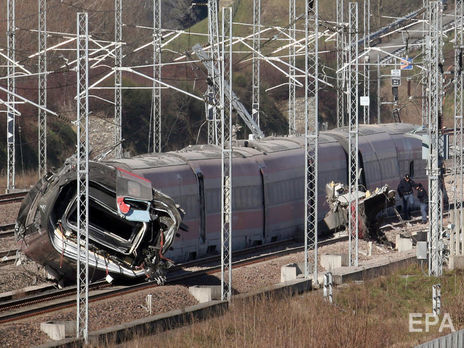 В Италии скоростной поезд сошел с рельсов, двое погибших