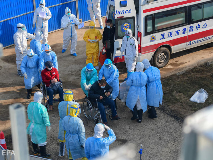 В больнице Уханя опровергли сообщение о смерти доктора Ли Вэньляна, предсказавшего эпидемию коронавируса