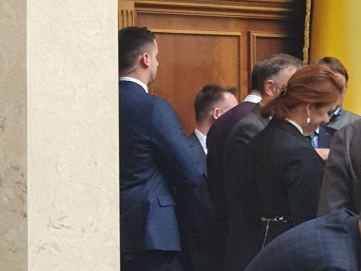 Стефанчук поручил разобраться с вооруженным человеком в Раде. СМИ пишут, что это был охранник самого Стефанчука