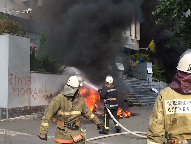Сотрудник "Интера" сообщил, что пожар в здании телеканала начался из-за брошенных зажигательных бомб